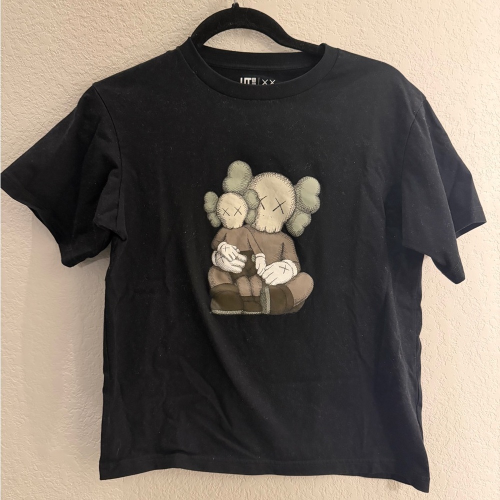 KAWS x Uniqlo UT Graphic Tee Size 13 Black Streetwear Art Shirt Companion - Picture 6 of 6